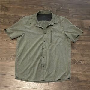 Men's Green ZeroXPosur Short Sleeve Button Down Outdoor Shirt, Size Medium